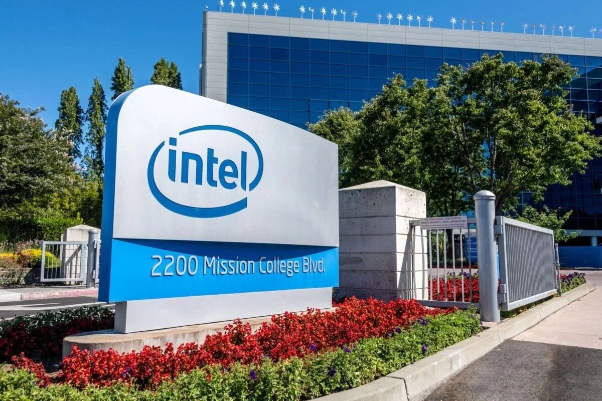 Intel (INTC) Stock Surges as Chip Giant Taps Former SK Hynix Chief for Critical Foundry Role