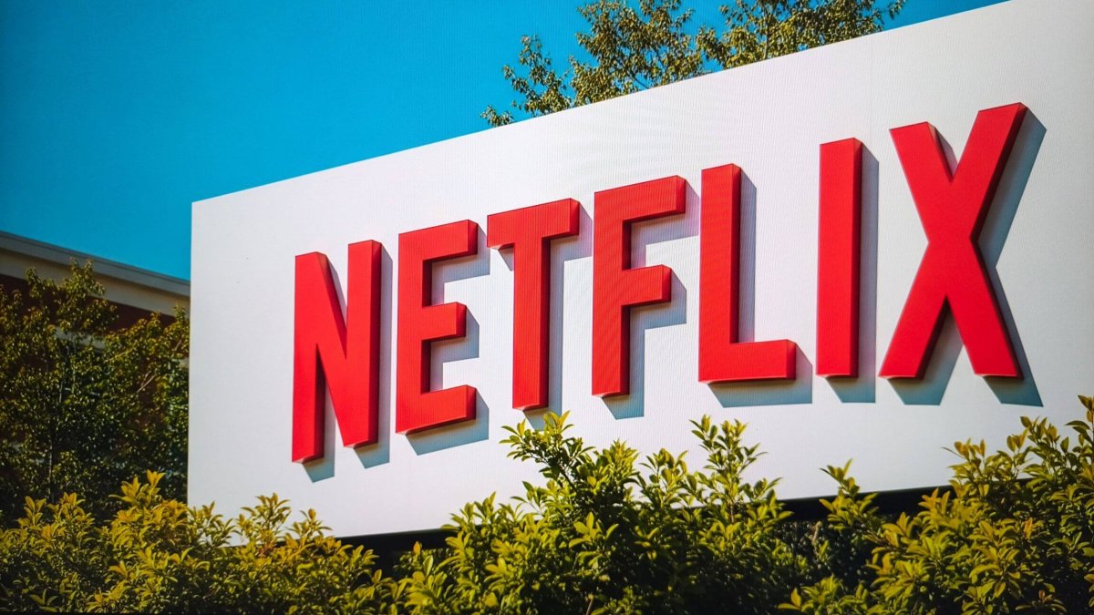 Netflix Stock Drops as Roku Deal Moves Forward Without Its Bid