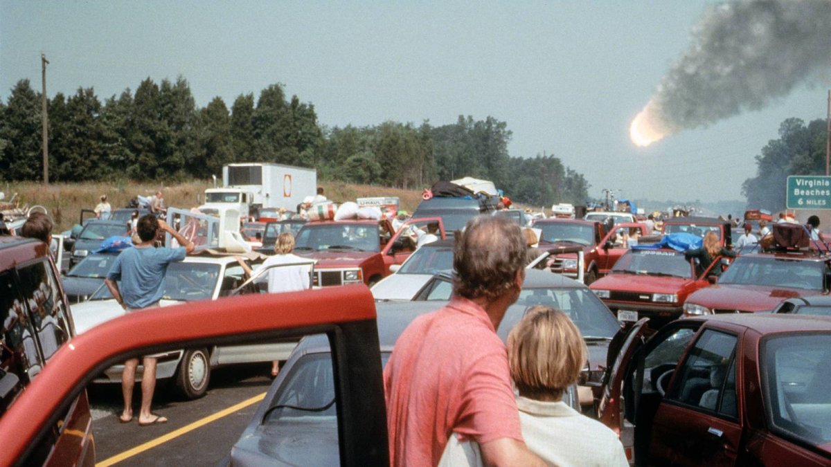 Deep Impact is better than Armageddon, and it's streaming for free on Tubi