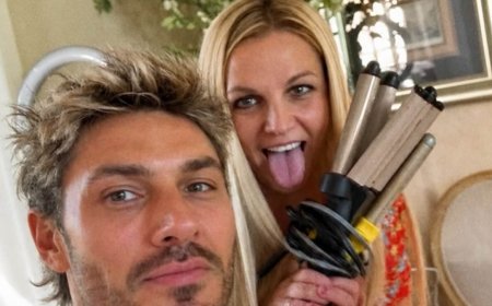 Britney Spears photo sparks AI speculation after fans notice bizarre details in her selfie with Kim Kardashian's hairstylist
