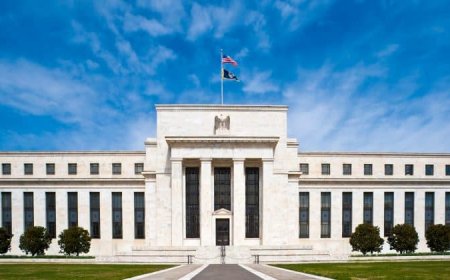 Treasuries advance as investors lower Fed rate hike expectations after Iran deal