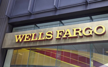Wells Fargo Boosts S&P 500 Forecast to 7,950 as AI Rally Shows No Signs of Slowing