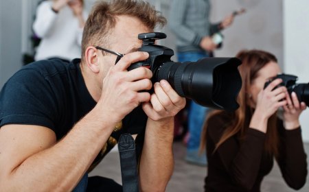 Study Reveals Gender Pay Gaps Among Freelance Photographers