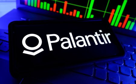 Palantir (PLTR) Stock Drops 2% Despite Wolfe Research Upgrade to Peer Perform