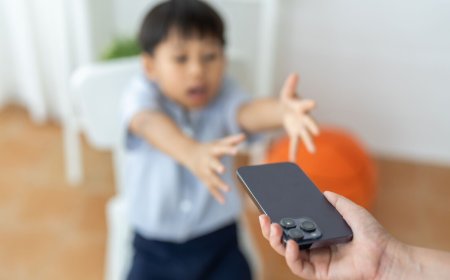 Scientists pour cold water on claims phones are rewiring kids' brains