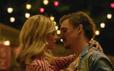 Samara Weaving & Kyle Gallner’s Carolina Caroline Relationship Is As Romantic As It Is Dangerous