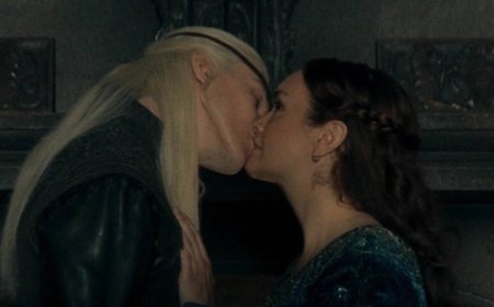 House of the Dragon star Ewan Mitchell says his character's kiss with his mother in season three premiere made him 'want to throw up'