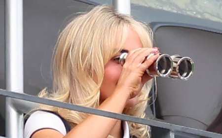 Sabrina Carpenter uses binoculars to see as she makes surprise appearance at Ecuador's thrilling World Cup victory over Germany