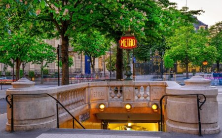 Next stop, C:\ ... Paris Metro screen goes off the tracks