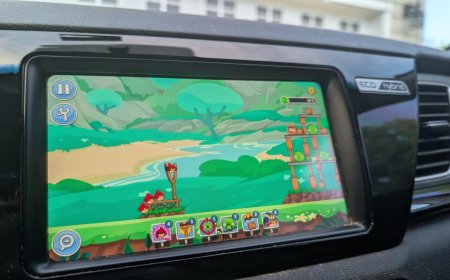 I tried gaming on Android Auto and found 4 apps that made car downtime less boring