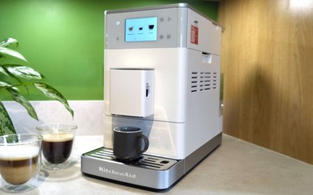 The KitchenAid KF4 brews a beautifully balanced espresso thanks to its Intelligrind system, but its iced drink menu left me cold