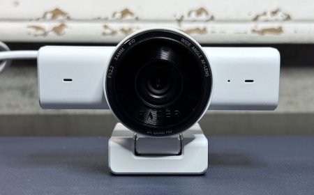 Razer Kiyo V2 X Review: Auto-focus for life