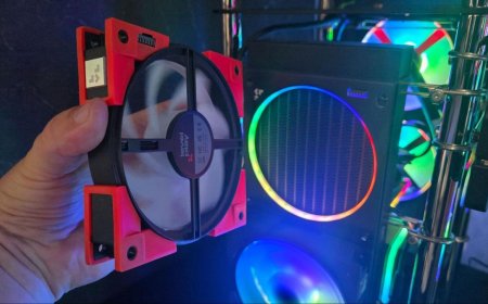 Levelplay shows off magnetically attached fans that are reversible, connect via pogo pins and USB-C – plus an AIO that trades a screen for a big knob