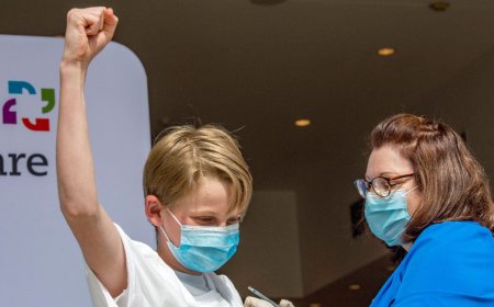 OB-GYNs release their own vaccine schedule, rejecting RFK Jr.'s meddling
