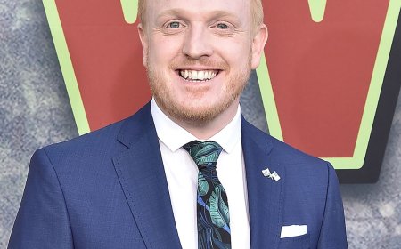 Twin Peaks Actor Owain Rhys Davies Dies "Suddenly" at 44