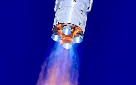 A Chinese rocket breaks apart dangerously close to the Starlink constellation