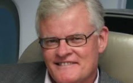 Australian media industry in mourning after iconic aviation presenter Geoffrey Thomas dies
