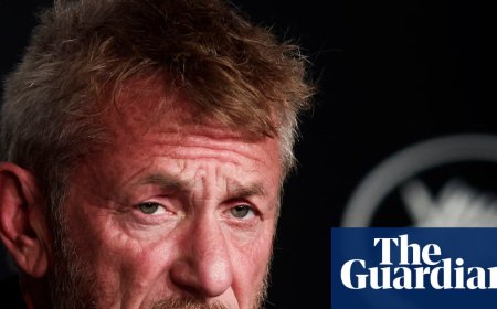 How much does Sean Penn hate selfies? Enough to invoke the Holocaust