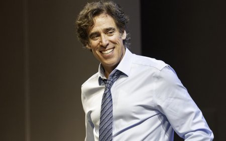 Stephen Mangan wades into West End ticket price row and warns theatre could become 'a playground for rich people' as he hits out at audience behaviour and says they 'don't appreciate they're in the same room'