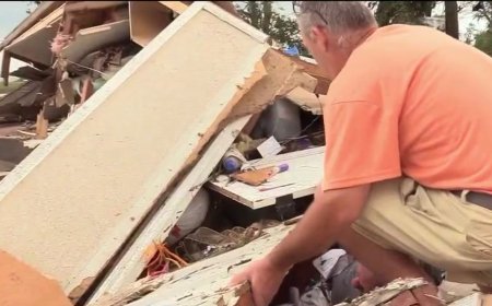 Photographer Rescues Man Trapped Under Rubble of His Tornado-Ravaged Home