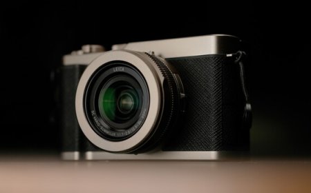 The Panasonic Lumix L10 Is a Compact Camera That Might Change How You Think About Photography