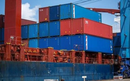 Microsoft previews Linux containers that run in Windows