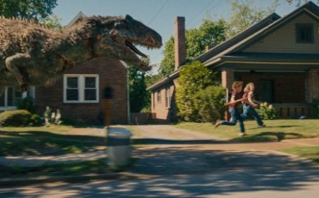 ‘The End of Oak Street’ Trailer: The Dinosaurs Are Just the Beginning, Right?