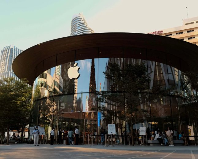 Apple (AAPL) Stock Gains 3% Amid Bid to Source Chips From Sanctioned Chinese Manufacturer CXMT
