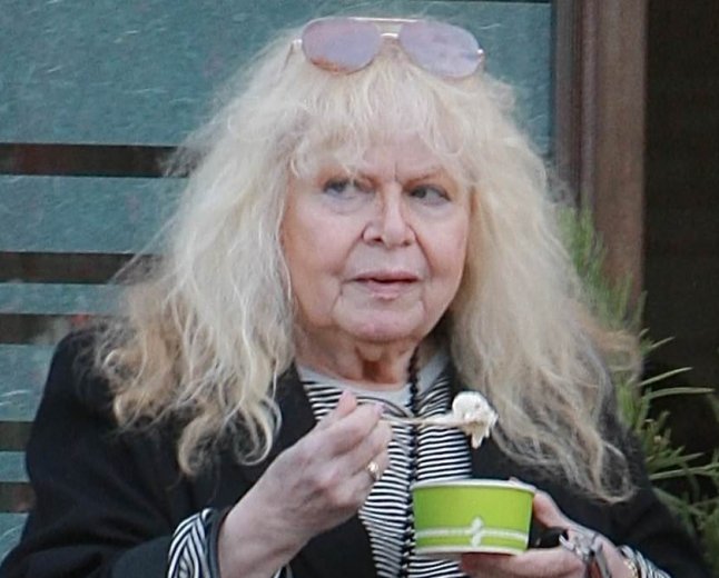 TV actress who rose to fame on iconic 70s sitcom before finding new generation of fans enjoys lowkey sushi and froyo outing in Malibu...can you guess who?