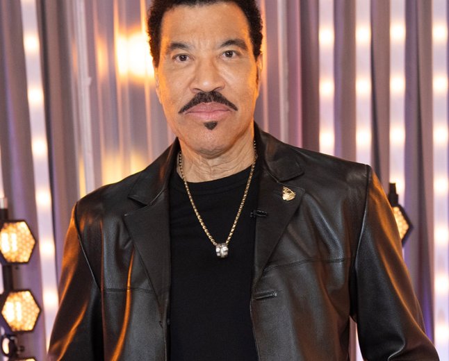 Lionel Richie Cancels Concert Mid-Show After Feeling Dizzy