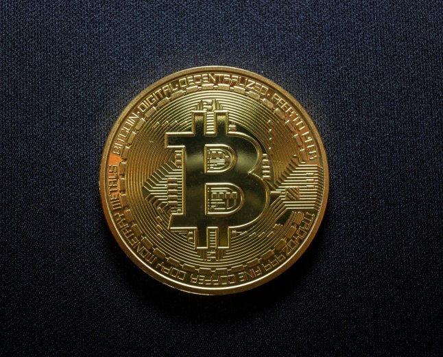 Is the Bitcoin Bottom In? ETF Selling Eases as Institutions Buy and Oil Prices Fall
