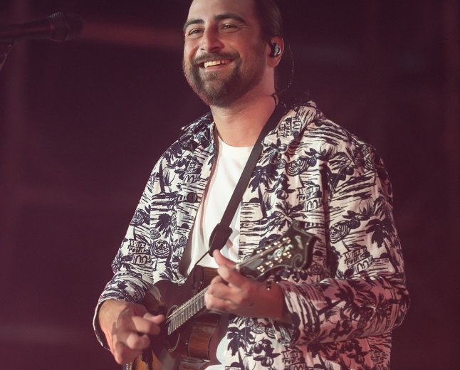 Noah Kahan Seemingly Addresses Fan Pooping Incident at Concert