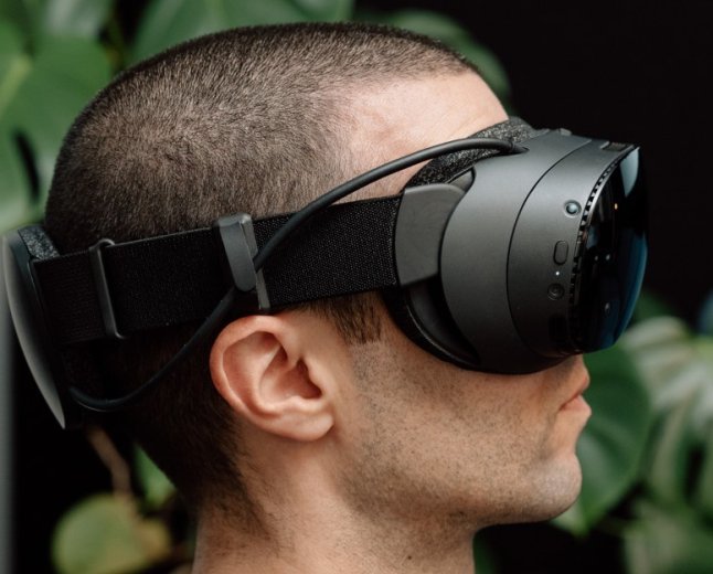 Valve just imported 13 tons of VR headsets in one day