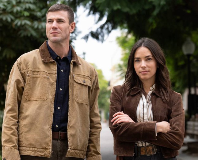 NCIS Star Offers Dark Theories About Gibbs & Lala’s Inevitable Split After Electric First Kiss