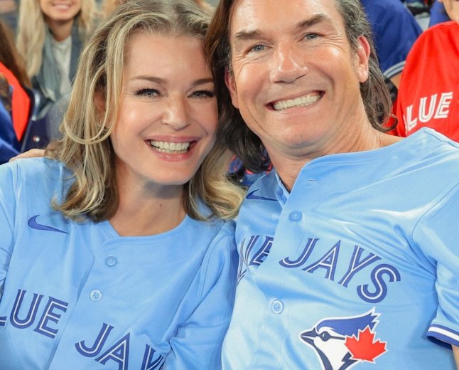 Jerry O'Connell Admits He Likes Smell of Rebecca Romijn's Body Odor