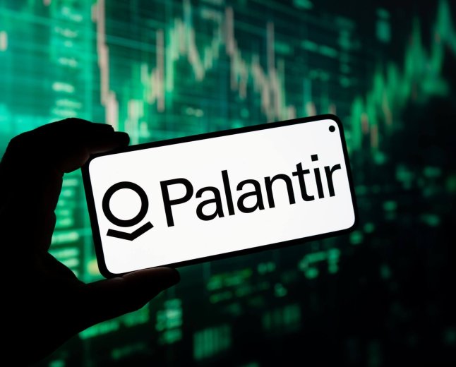 Palantir (PLTR) Stock Climbs on Expanded Surf Air Aviation Partnership