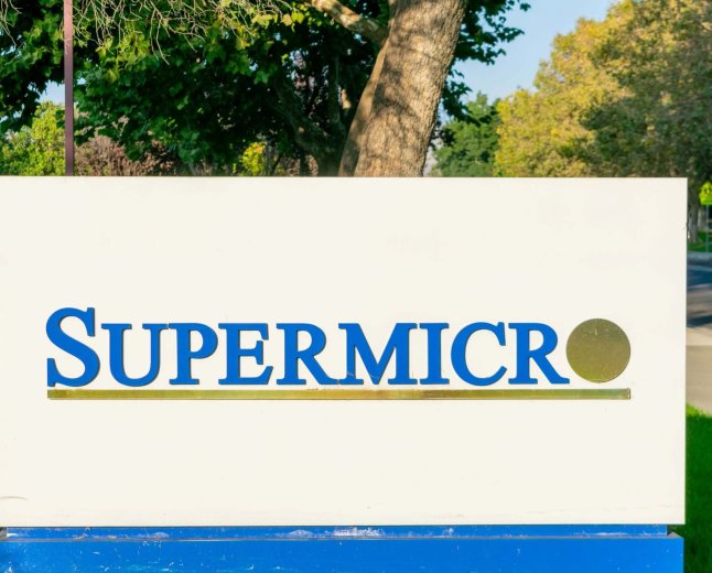 Super Micro Computer (SMCI) Stock: $7B Capital Raise to Fund AI Server Production