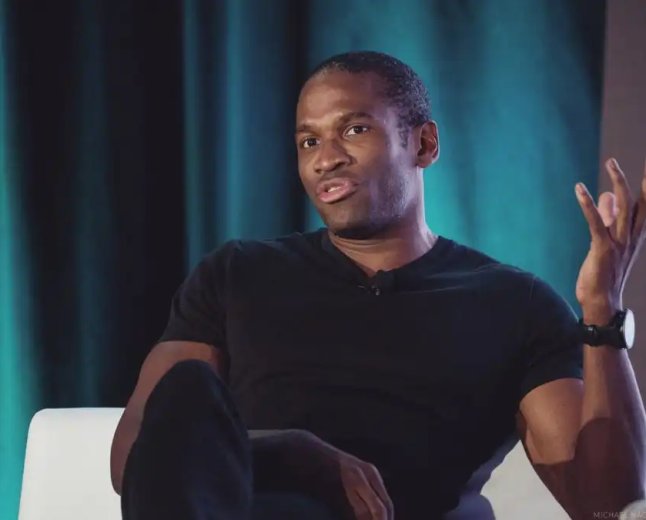 Arthur Hayes Crypto Picks Crash as Worldcoin Holds Key $0.40 Support