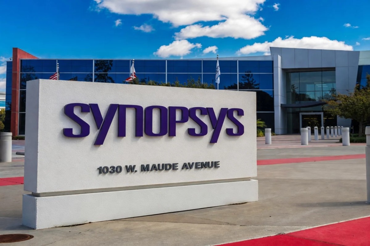 Synopsys (SNPS) Stock Dips as Firm Discontinues Manufacturing Software to Focus on AI Chip Tech