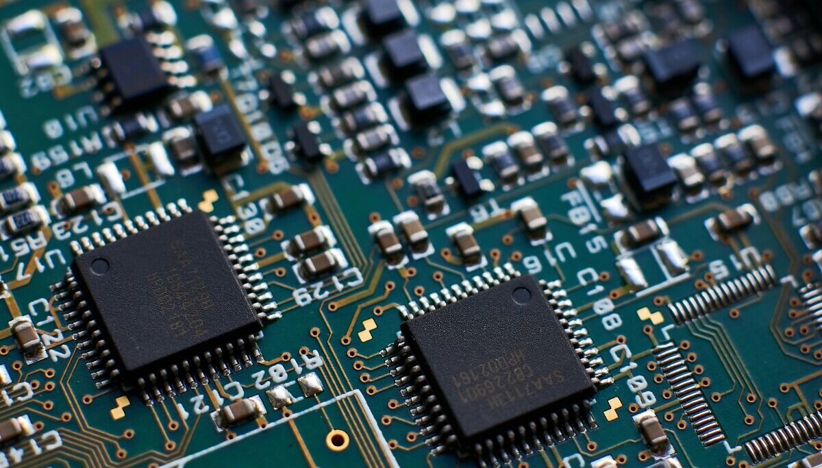 Cadence's AuraStack agent melds AI with HPC to speed PCB, advanced packaging design