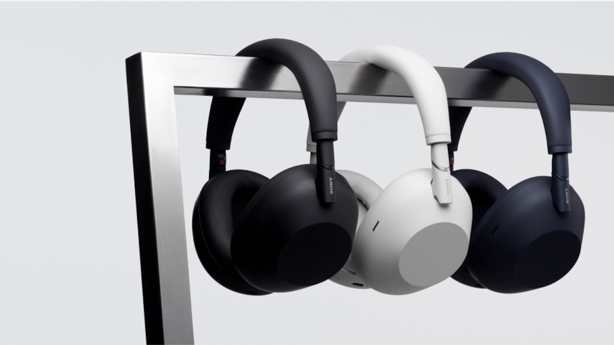 You can now use your Sony headphones as a free real-time head tracker for race and flight simulators on PC, several hundred games already supported — enthusiast creates open-source app that translates live sensor data into in-game camera controls