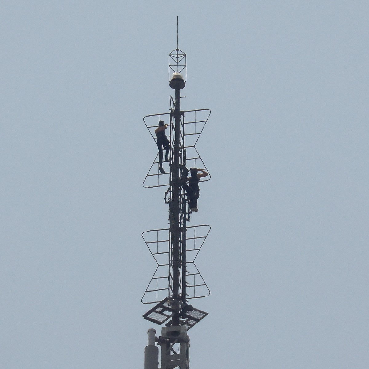 Couple Scales Empire State Building Before Shocking Mid-Air Proposal