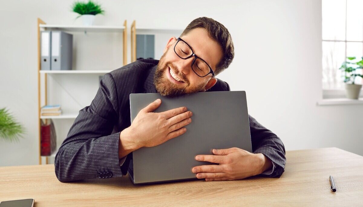Microsoft emails Windows 10 holdouts: Fine, keep your old PC another year