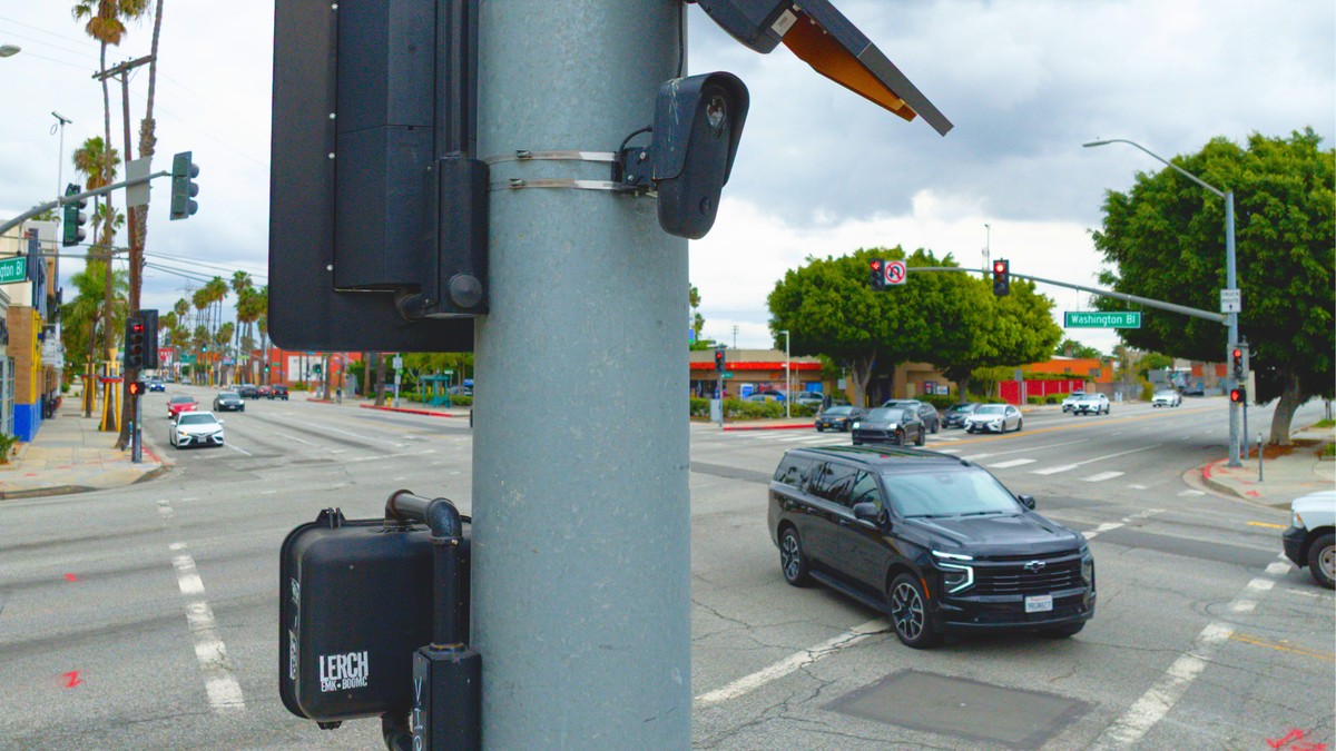 Flock cameras mistakenly track car reviewer over 'stolen' tags — police ambush tester in store parking lot and detain him for an hour