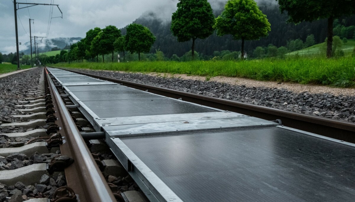 Photovoltaics are still running after a year under Swiss trains