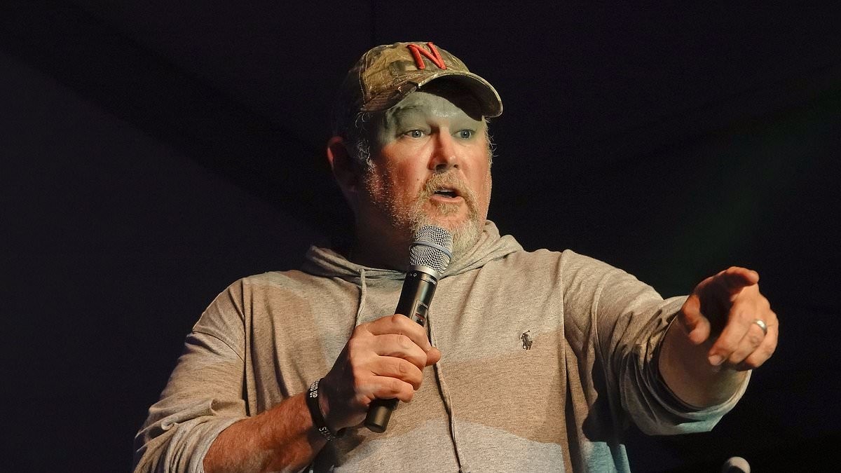 Larry the Cable Guy reveals why he doesn't 'worry' about performing stand-up comedy in 'woke' America