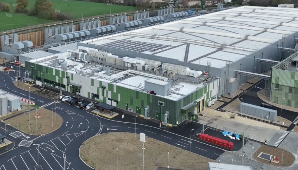 Google meets the neighbors and gets both barrels over its new UK datacenter