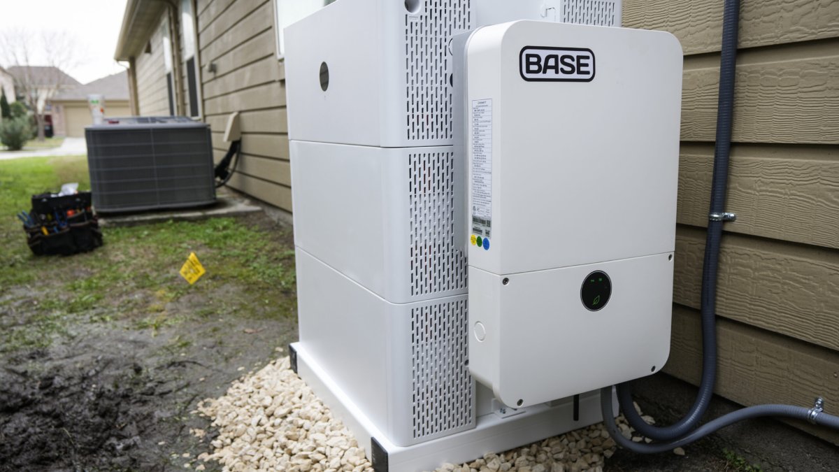 US home battery installations hit record high on rising electricity costs