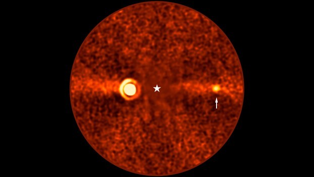 The Faintest Planet Ever Imaged From Earth Was Hiding in 11 Years of Old Photos