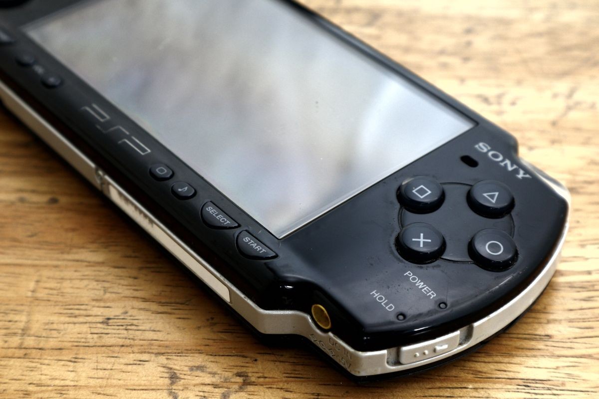 Modder successfully runs Counter-Strike clone at 60 FPS on the original Sony PSP — created his own Rust-based 3D engine to power 480 x 272 gameplay, also works on PS Vita